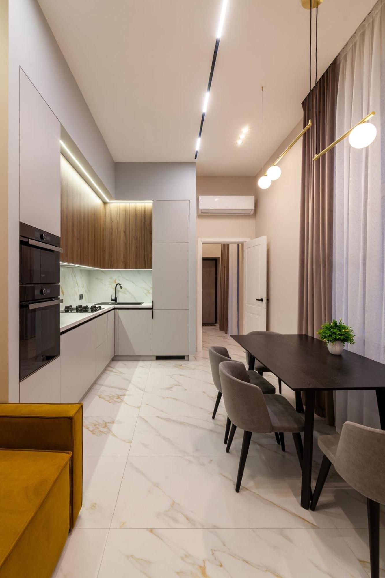 Leogrand Jacuzzi On Malaniuka 2 Apartment Lviv Exterior photo