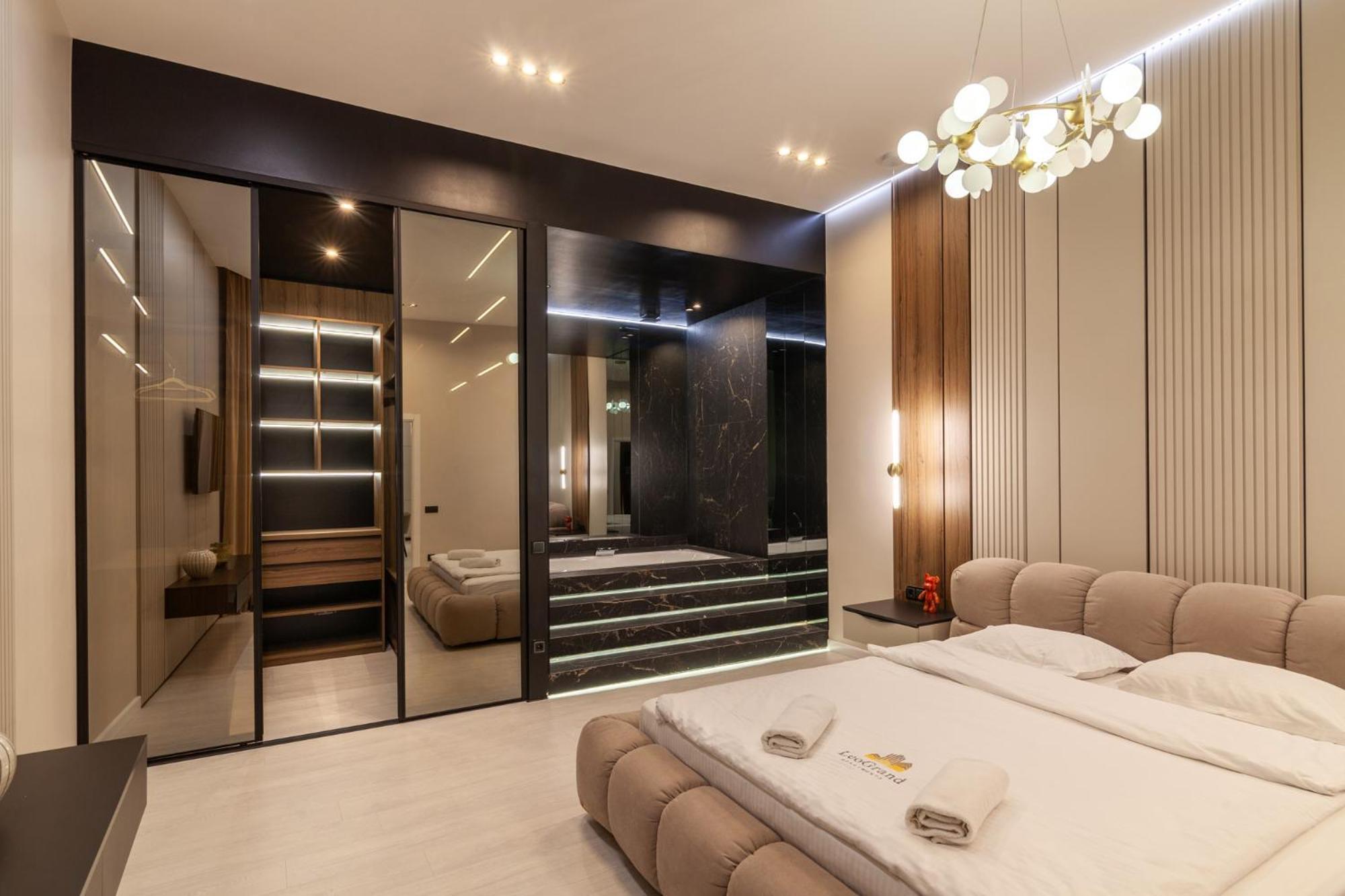 Leogrand Jacuzzi On Malaniuka 2 Apartment Lviv Exterior photo